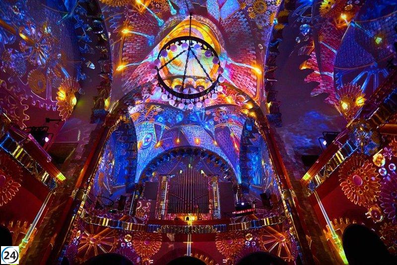 Iglesia evangélica de Madrid celebra su mudanza al río Moldava en Praga con un vibrante show de luces y música clásica.