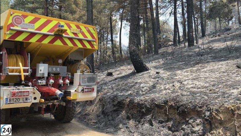 Bomberos controlan incendio forestal en Chinchón en 3 horas en terreno complicado.
