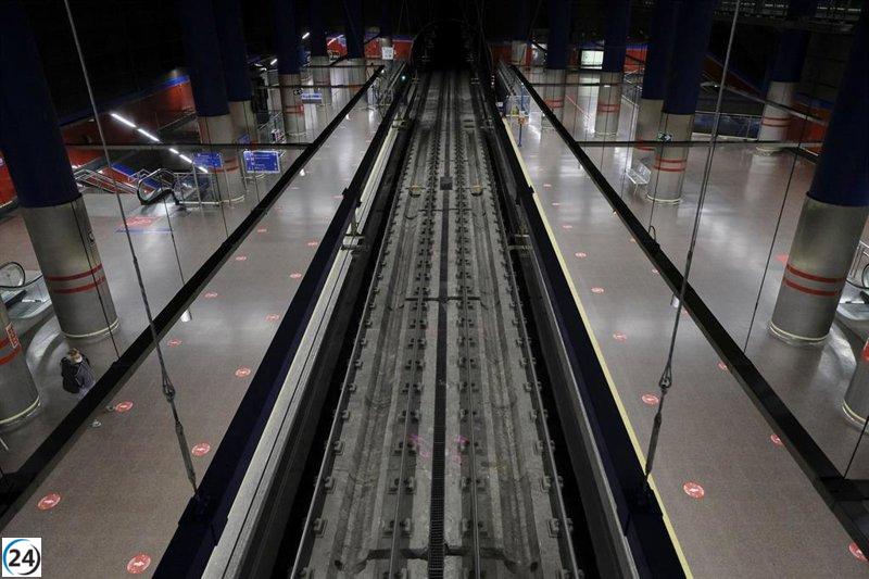 Desprendimiento de lamas en Herrera Oria provoca corte de circulación en la L9 entre Plaza de Castilla y Paco de Lucía.