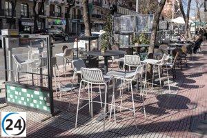 Villacís propone terrazas Covid en bandas de estacionamiento permanentes.