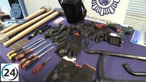 Desarticulada banda de ladrones en Usera al ser detenidos 8 de sus miembros mientras cambiaban matrículas.