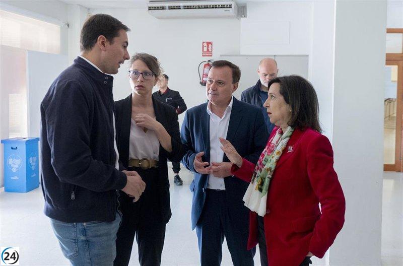 Lobato apoya el proyecto del PSOE frente a una Ayuso crispada.