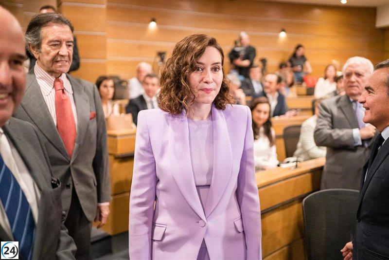 Ayuso acusa a Sánchez de no asistir al Cervantes por amistad con bolivarianos.