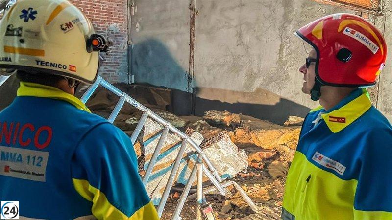 Dos trabajadores heridos, uno grave, en Tetuán tras el derrumbe de un muro de ladrillo en una obra.