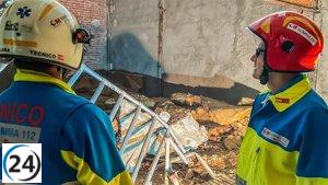 Dos trabajadores heridos, uno grave, en Tetuán tras el derrumbe de un muro de ladrillo en una obra.