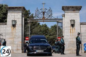 Los restos de Primo de Rivera abandonan el Valle de los Caídos rumbo a San Isidro.