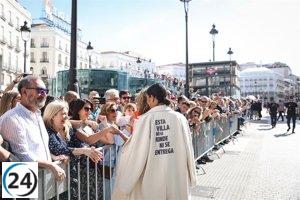 Villacís porta abrigo con mensaje en el 2 de mayo: