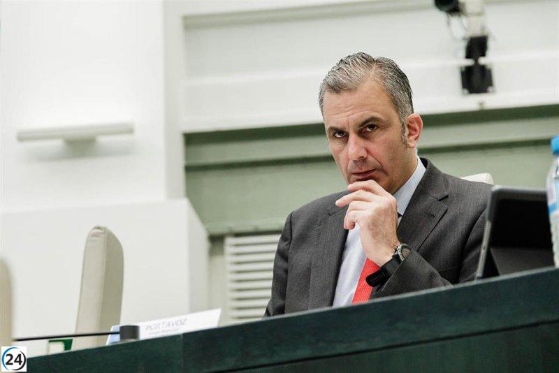 Ortega Smith amenaza a Almeida con bailar el chotis con Maroto y Maestre si no se unen.