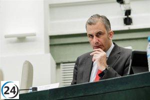 Ortega Smith amenaza a Almeida con bailar el chotis con Maroto y Maestre si no se unen.