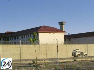 Dos funcionarios son agredidos por un interno en la cárcel de Valdemoro.