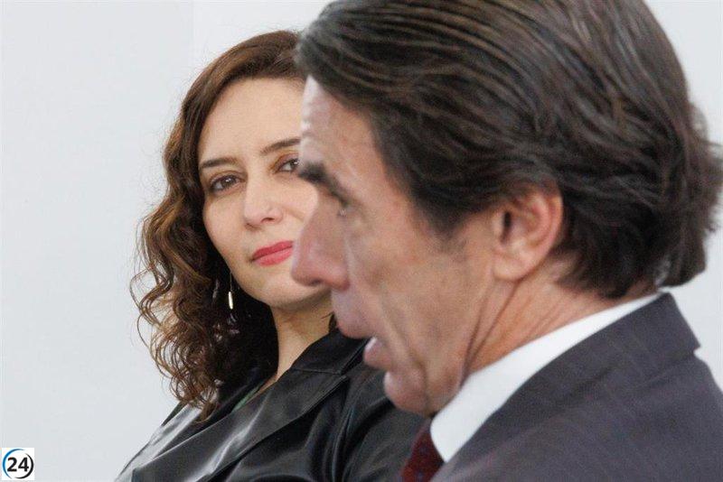 Ayuso se une a Aznar y critica al PSOE para consolidar la derecha.