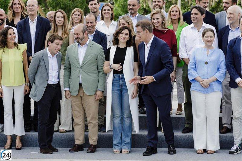 El PP de Madrid comienza la campaña con 30 mítines simultáneos en las principales ciudades de la región.