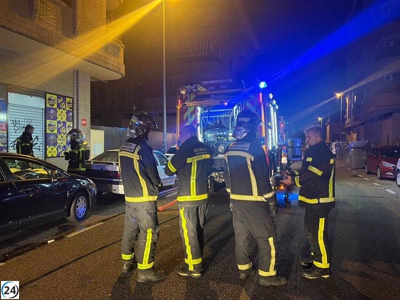 Bomberos de la Comunidad de Madrid controlan exitosamente incendio en garaje de Alcalá de Henares.