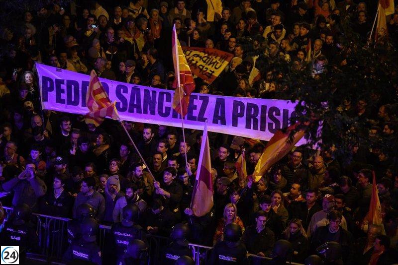 La indignación de la izquierda hacia la líder antisistema, Esperanza Aguirre, por incitar a las masas en contra de la amnistía