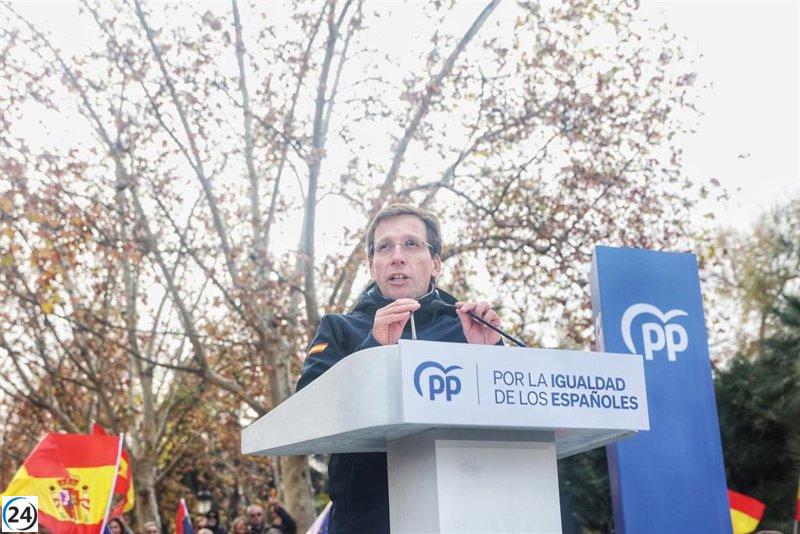 Almeida critica duramente las declaraciones de Abascal y cuestiona la dirección de Vox