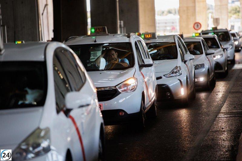 Éxito en la aprobación del nuevo reglamento del taxi en la Comunidad: circulación ininterrumpida, opción de viajes compartidos y límite de 15 licencias por titular.