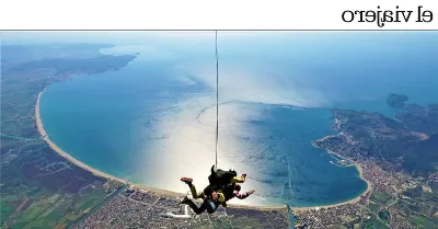 Consigue adrenalina saltando en paracaídas en Madrid
