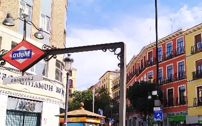 Una noche de tapas en el barrio de Lavapiés de Madrid