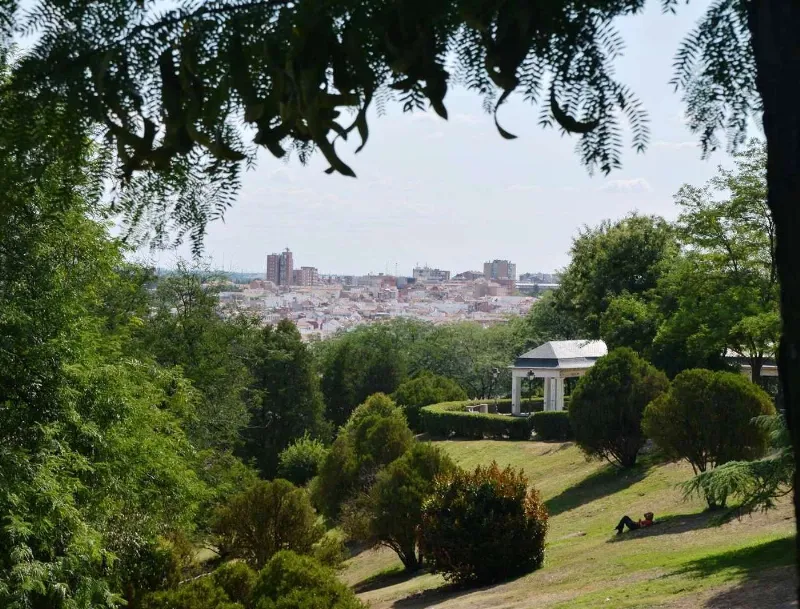 Jardines de las Vistillas: un remanso de paz al lado del centro